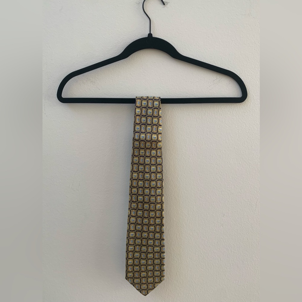 Pfizer Blue and gold tie with blue pill design
Perfect for Pfizer Drug Rep